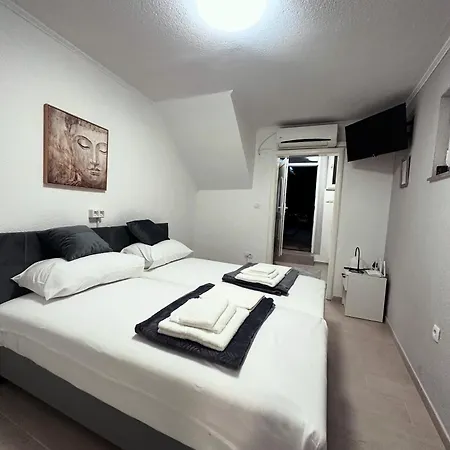 Mira Lägenhet Mostar